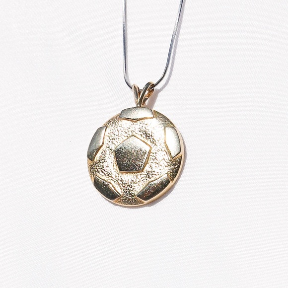 ⚽️Vintage solid 14k gold ONE OF A KIND! - Picture 9 of 16